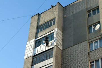 Ремонт фасада здания - балкон